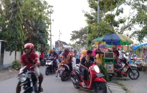 Pedagang Kaki Lima Dadakan Gelar Aneka Ragam Takjil