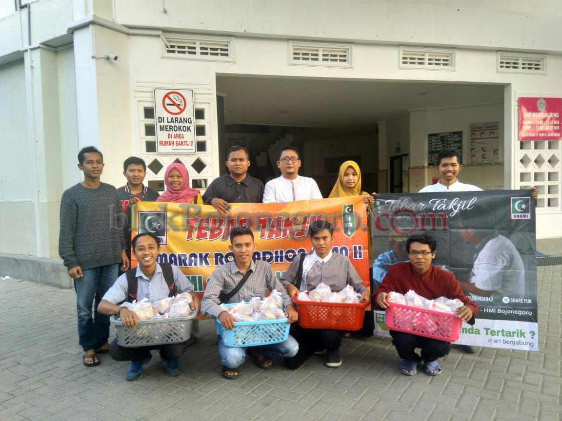 Rutin, KAHMI-HMI Bagikan Takjil di Rumah Sakit