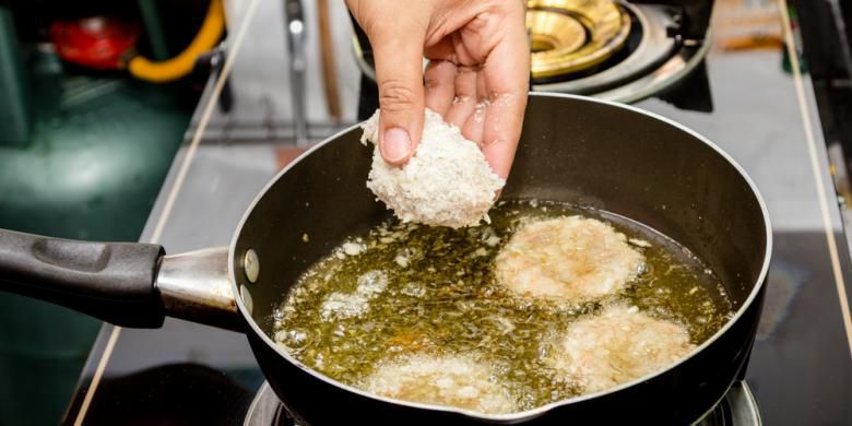 Rezeki Penjual Gorengan, Omzet Meningkat Dua Kali Lipat Saat Ramadan