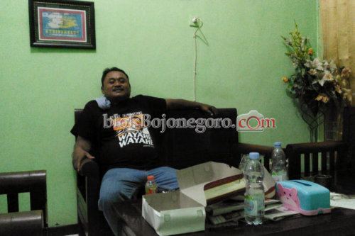 Penjual Pentol Wayahe Singgah di Kantor bB