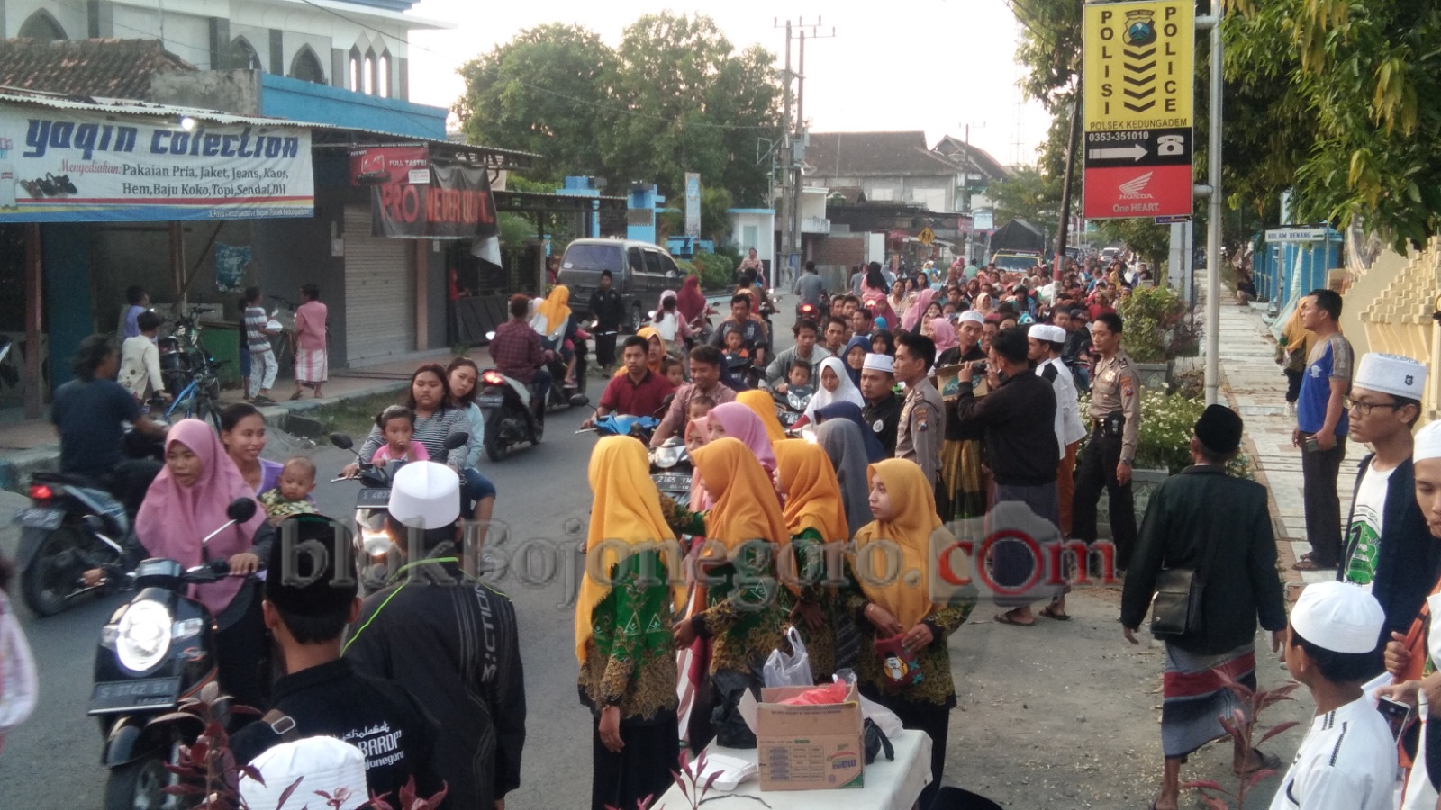 Gandeng Pemuda NU, Ahbabul Musthofa Tebar Ta'jil di Kedungadem