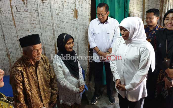 Gubernur dan Kadis ESDM Nyalakan MCB di Gubuk Lansia