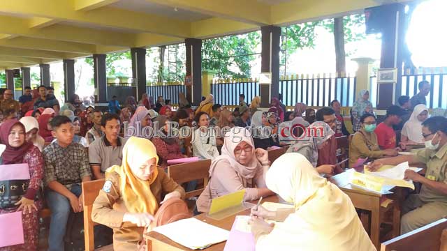 Pendaftaran PPDB online di SMPN 1 Bojonegoro Membludak