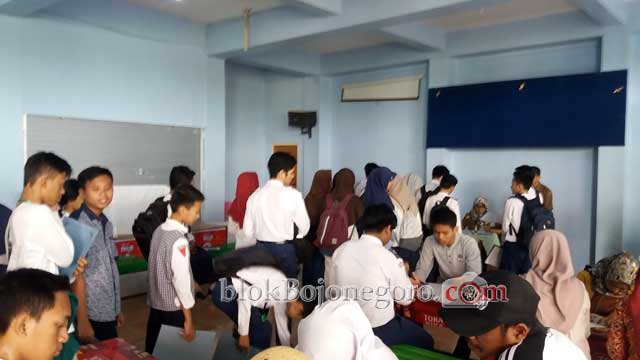 Pengambilan PIN SMA Hari Pertama Dipadati Calon Peserta Didik Baru