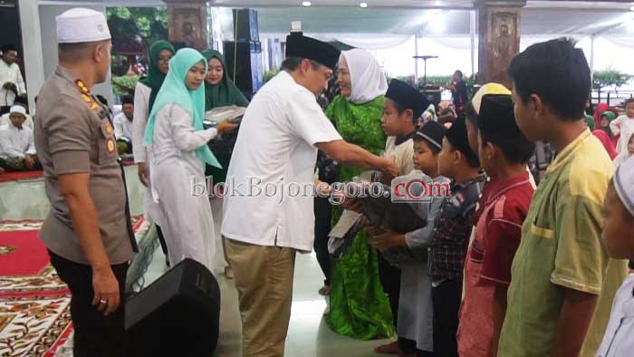 Didampingi KKKS, SKK Migas Jabanusa Berikan Bingkisan