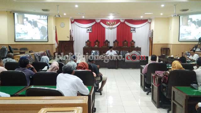 Pilkades Kalirejo ada Hambatan, Warga Mengadu ke DPRD