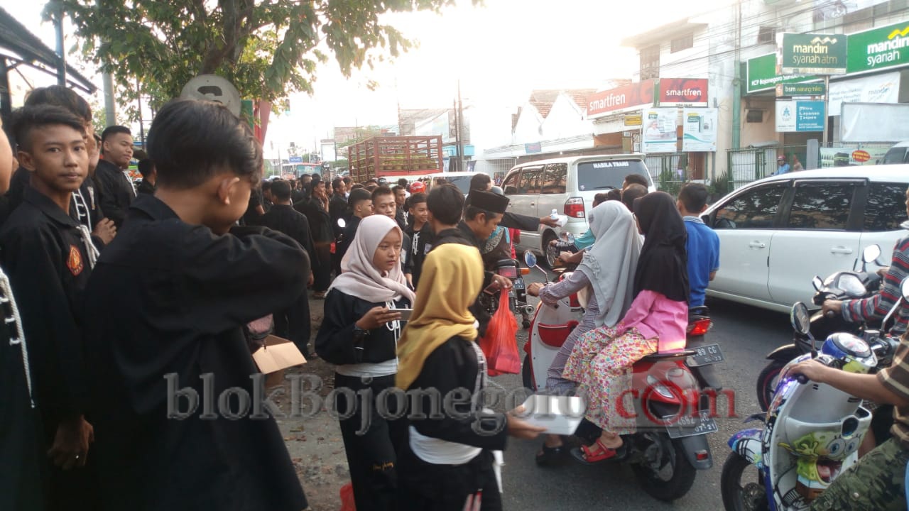 PSHT Sumberrejo berbagi 2500 Takjil bagi Pemudik