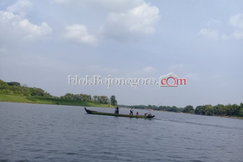 Pemilik Mobil Seorang Sales Lampu