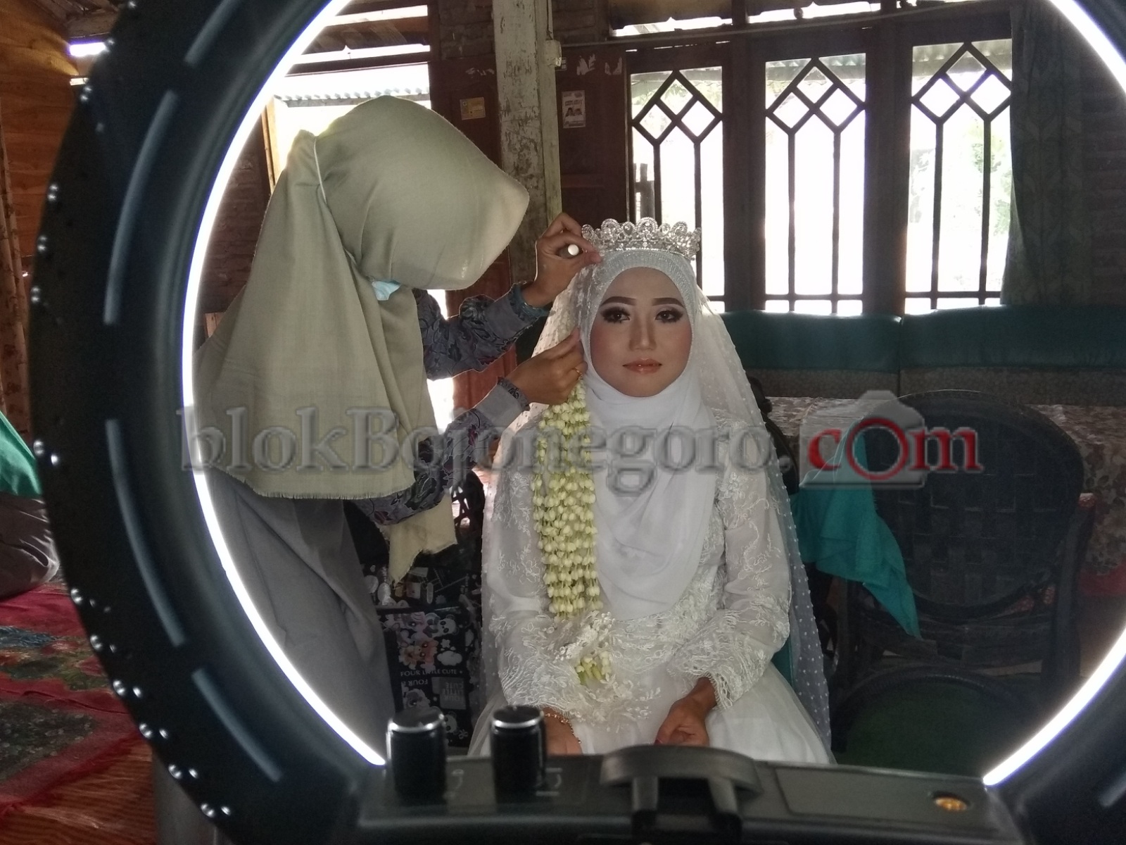 Malem Songo, Rias Pengantin Kebanjiran Job