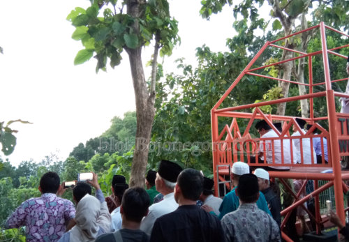 Rukyat, Hilal Tak Terlihat di Bukit Wonocolo