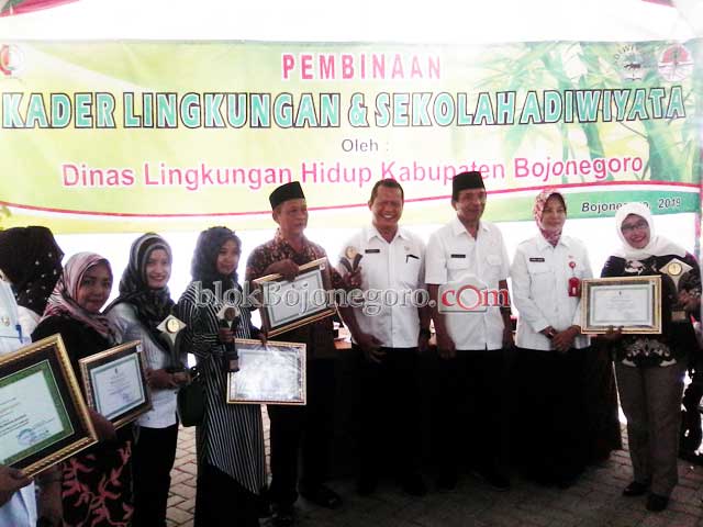 Juara Lomba GBB dan Sekolah Adiwiyata Terima Penghargaan