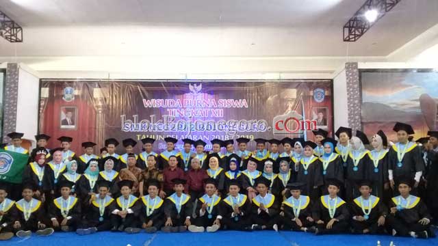 524 Siswa SMKN2 Resmi Diwisuda, ini Harapan Para Guru