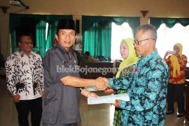 36 PNS di Bojonegoro Terima SK Pensiun
