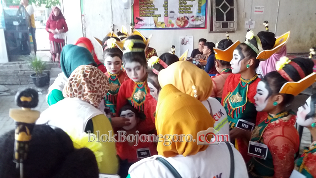 Tak Kesampaian Berswafoto Dengan Chef Juna Siswa SMP Ini Pingsan.