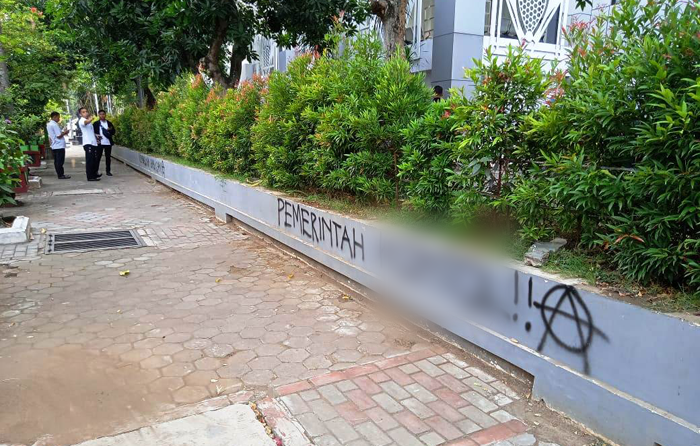 Corat Coret Tangan Nakal di Gedung Pemkab