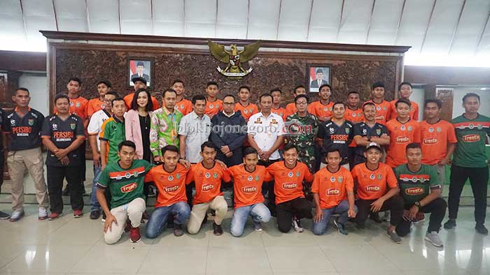 Tim dan Jersey Persibo Diperkenalkan ke Suporter