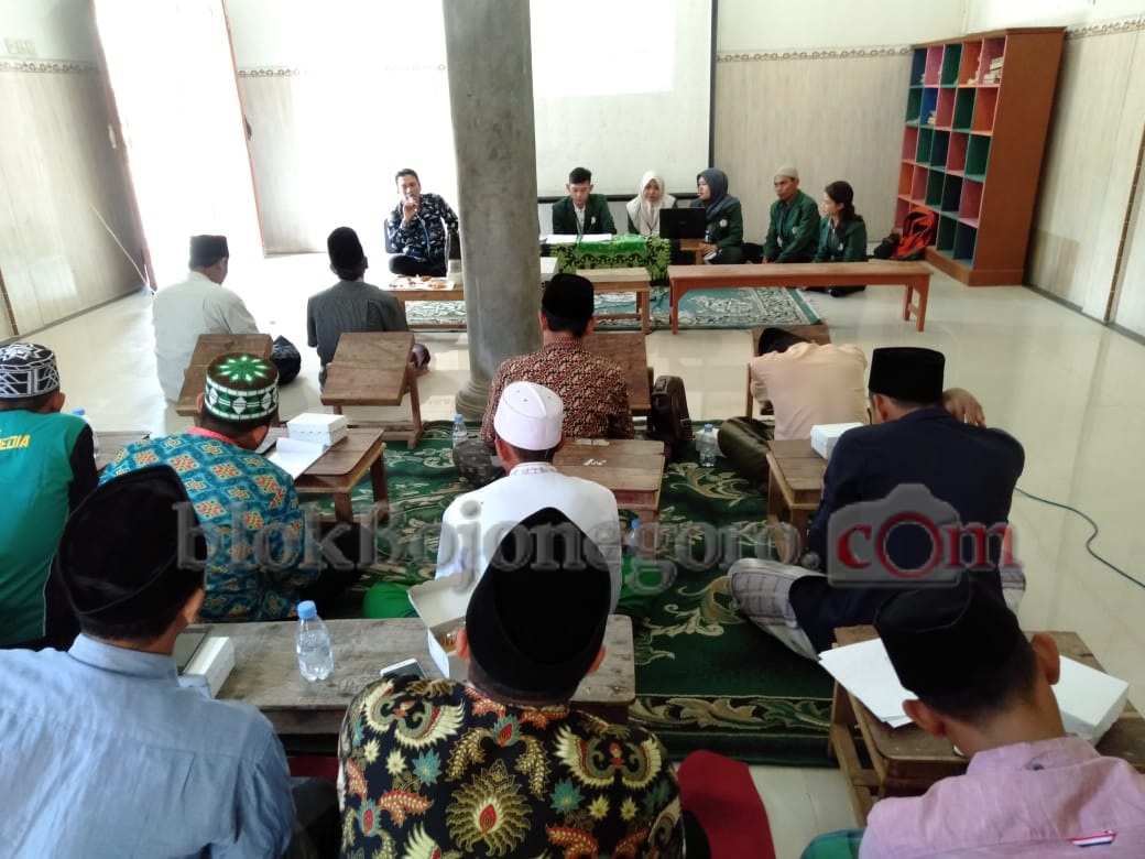 Mahasiswa Polbangtan Malang Penyuluhan Ayam Joper Kepada Santri Tani Milenial