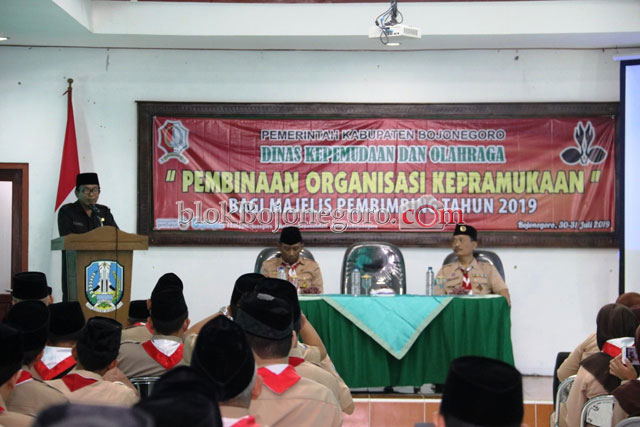 Dispora Berikan Pembinaan Organisasi Kepramukaan