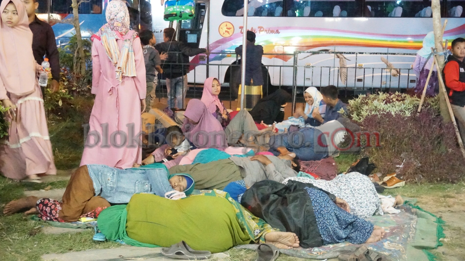 Hingga Tertidur, Pengantar CJH Tetap Bertahan