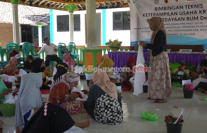 Dinas PMD Jatim Gelar Pelatihan Kerajinan Batik Jumput di Kedungadem