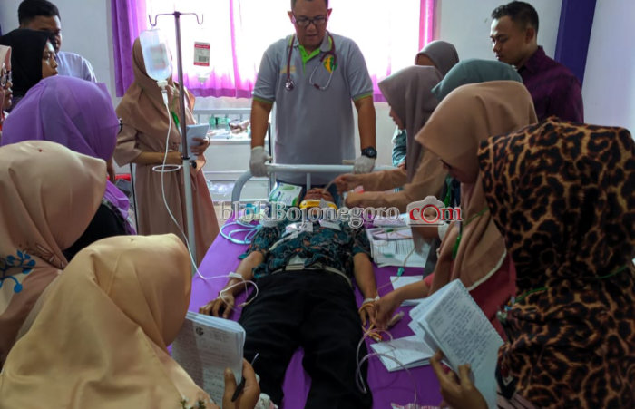 Mahasiswa Praktik Tangani Pasien
