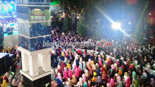 Ribuan Warga Warga Nahdliyin Penuhi Halaman STAI Attanwir