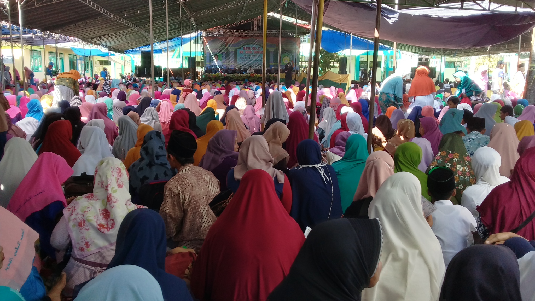 Puluhan Ribu Warga Hadiri Puncak Haul Pendiri Ponpes Attanwir