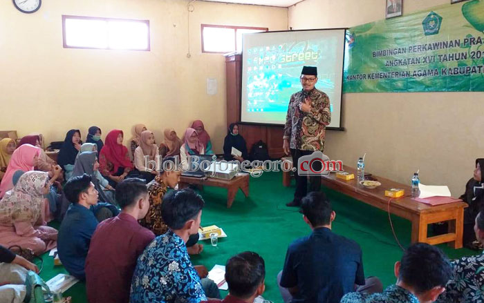 Suasana Calon Pengantin Bimbingan Kawin di KUA Kanor