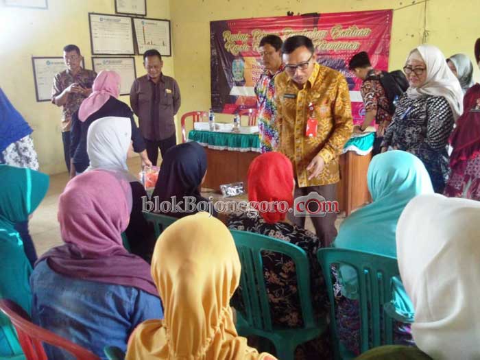 Dinas PMD Jatim Serahkan Bantuan di 3 Kecamatan