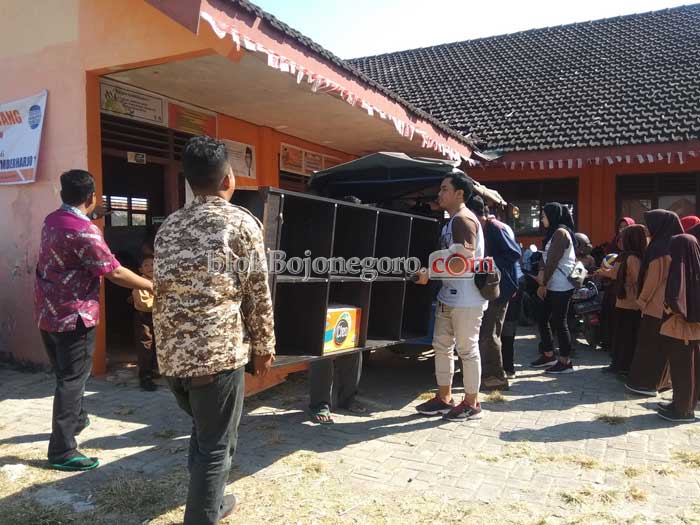 SDN Sumberharjo 1 Terima Paket Perlengkapan Sekolah Donasi KIBO