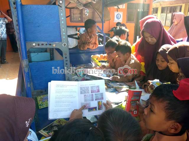 Antusias, Siswa-siswi SDN Sumberharjo 1 Serbu Buku Donasi KIBO