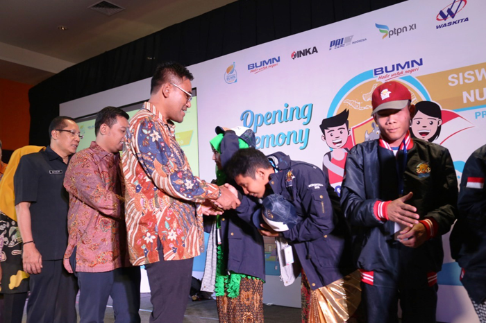 Sinergi BUMN, Puluhan Siswa Berangkat ke Jawa Timur & Gorontalo