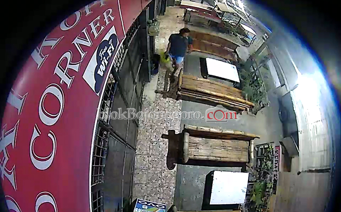 Maling Elpiji di Warkop Banjarsari Terekam CCTV