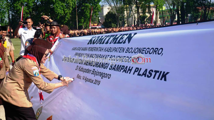 Komitmen Kurangi Sampah Plastik