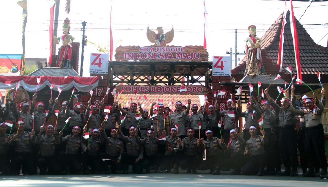 Kearifan Lokal, Gapura Polres Dihias Patung Thengul