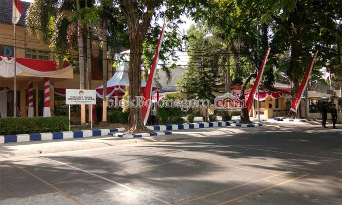 Pukul 09.00 WIB, Gedung Dewan Masih Sepi