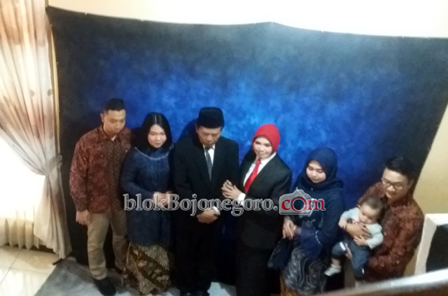 Sejumlah Keluarga Foto Bersama Sebelum Pelantikan Dimulai