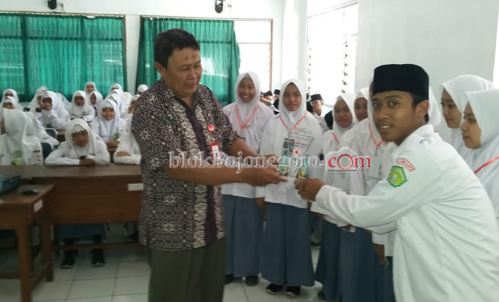 Tambah Wawasan, PMR Madya Unit MTs Attanwir Kunjungi Markas PMI