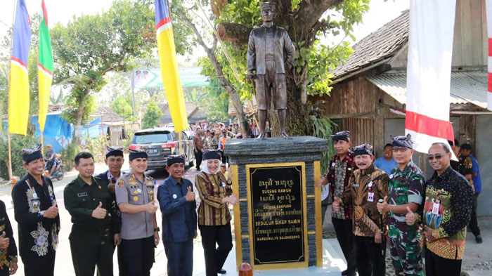 Tugu Samin Soerosentiko Resmi Berdiri