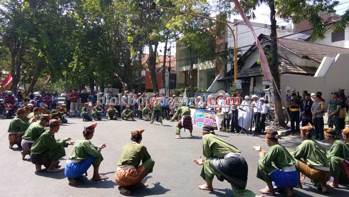 Kirab Budaya, Ratusan Pesilat Bojonegoro Saling Diri