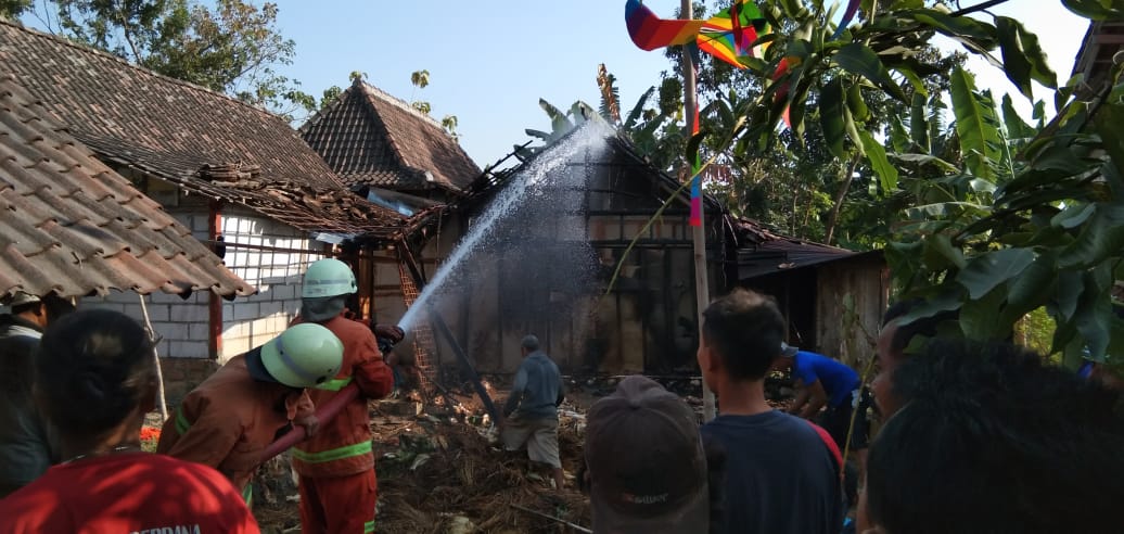 Diduga Regulator Bocor, Rumah di Bandungrejo Terbakar