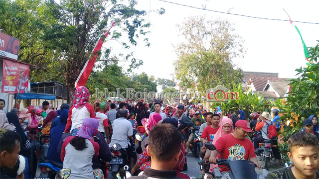 Ada Karnaval, Jalan PUK Kanor Macet Total