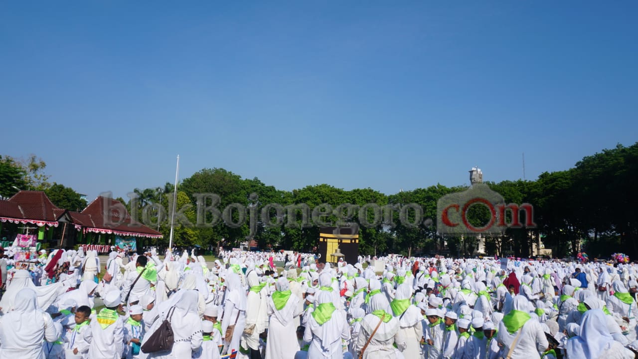 Ribuan Siswa RA Latihan Manasik Haji