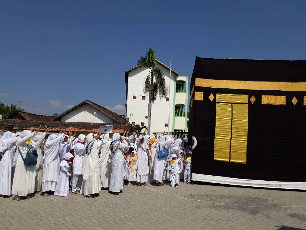 Moment Haji, Ratusan Anak-anak Ikut Manasik