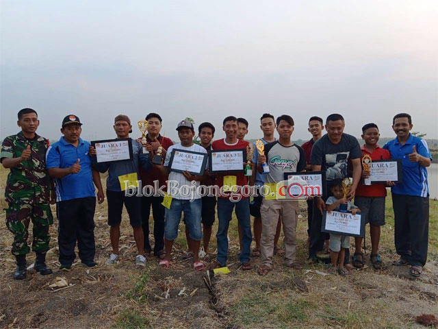 Lomba Kontes Layang-layang Meriahkan Hari Jadi Desa Tejo