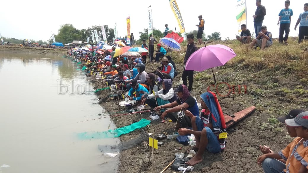 Ratusan Pancing Penuhi Embung Tejo