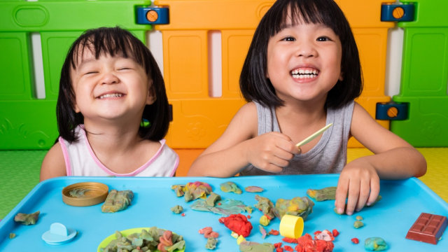 Panduan Perkembangan Sosial Anak Usia 2-3 Tahun