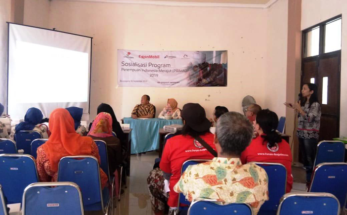 EMCL Dukung Ekonomi Perempuan di Bojonegoro Lewat Program Rajut