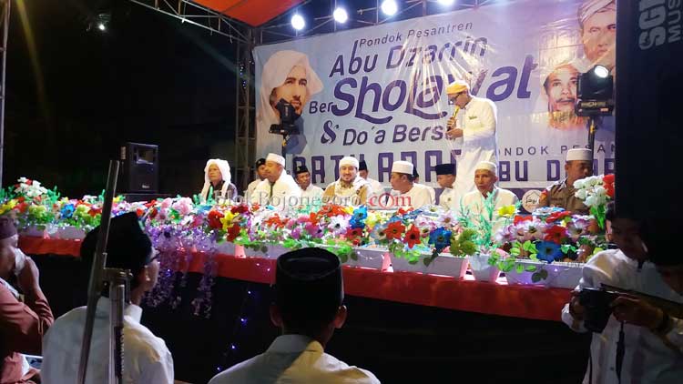 Habib Anis Sejukkan Suasana dengan Sholawat