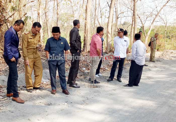 Komisi D Sidak Pembangunan Jalan Cor